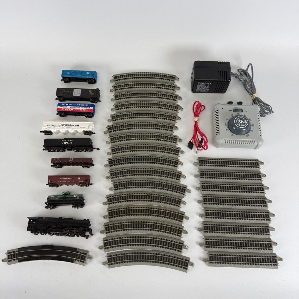 Bachmann E-Z Track Train Set Lot 46605A Controller Steam Loco 9 Cars 24 Track